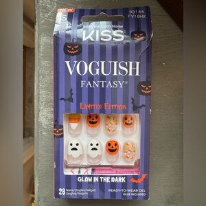 🌟3/$20 Eligible! NIB Kiss Halloween Glue On Nail Glow In the Dark Set